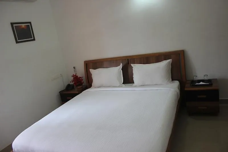 ***  Lake Garden Resort India